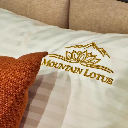 Mountain Lotus アパート